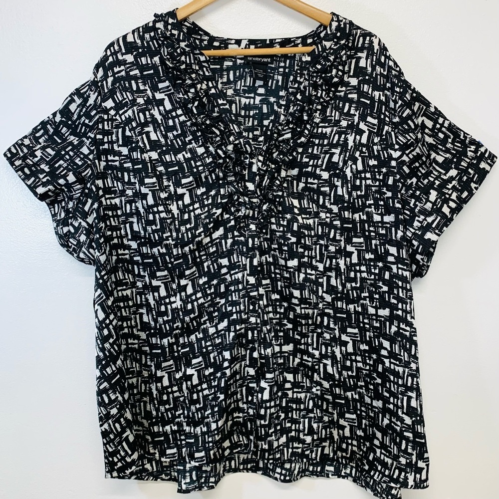 Lane  Bryant Top Blouse Woman  26/26 Button Up Ruffle Neckline Short Sleeve Work
